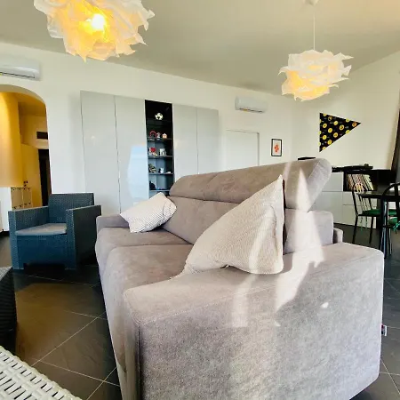 Bright With Sea View Balcony Σαλέρνο