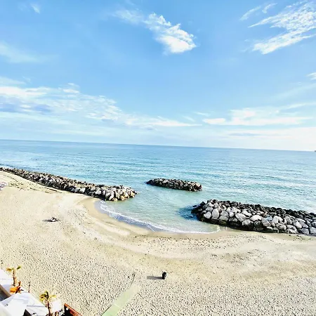 Bright With Sea View Balcony * Σαλέρνο